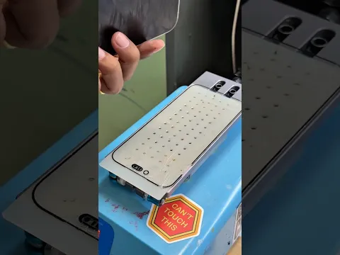 iPhone 17 Pro Max Cracked Screen Repair
