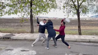 مقلب الضــرب بالقنينة تهلا فينا بجوج 