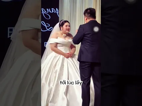 khi hai đứa giận nhau đứng cạnh nhau