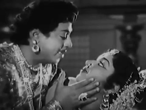 Vaanathil Varuvathu - YouTube
