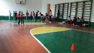 Веселі старти Естафета Парами в обручі 