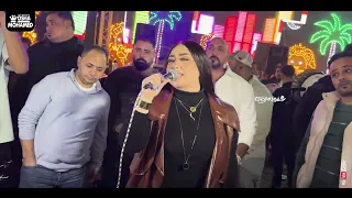   هيفوتك كتير لو مش   وفتش ال ف ي دي و  داا       رودي واوشا واقف وباصص فى المرايه وبجد مستغرب دندنها