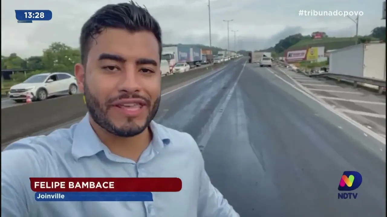 Joinville: acidente entre duas carretas interditou trânsito da BR-101 na manhã de hoje