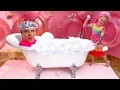 Download Lagu Настя и папа - Давай Купаться - музыкальное видео