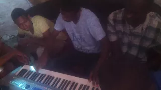 الفنان علي فاروق والعازف حامد عجاج 