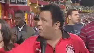 محمد فؤاد بعد مبارة مصر والجزائر في السودان مباشرة وهو يغادر الملعب 