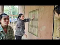 Lagu Yen Chi and her mother together completed the bamboo woven window