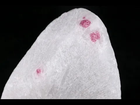 レッドスピネル(尖晶石) 母岩付52g｜天然石 原石 通販キラリ石