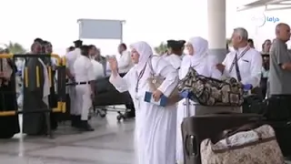 دعاني لبيته لحد باب بيته يا رب زيارة بيتك الحرام قريبا دندنها