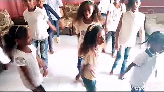 استعراض الفراشات علي نشيد هوبا 