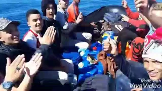 وصول الحراقة من الجزائر  إلى سواحل إسبانيا مع اغنية الحراش غير سمحيلي يا يما ديسيديت نهجر دندنها