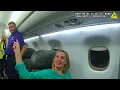 Download Lagu Karen met een hoog recht dwingt zich een weg naar het vliegtuig nadat haar de toegang tot het vli...