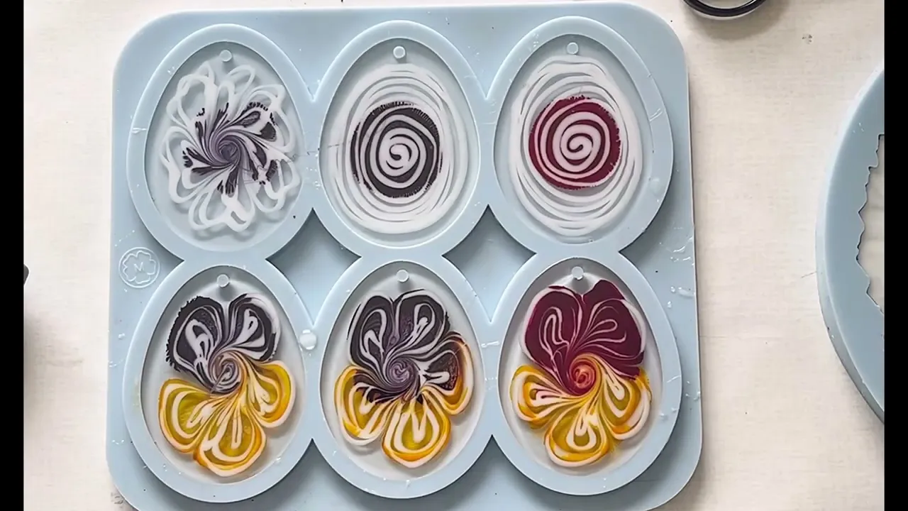 Set of 6 Holographic Decoration eggs (small)