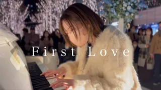 Download 【美しすぎるストピ】宇多田ヒカル「First Love 」弾いてみた［丸の内ストリートピアノ］ MP3