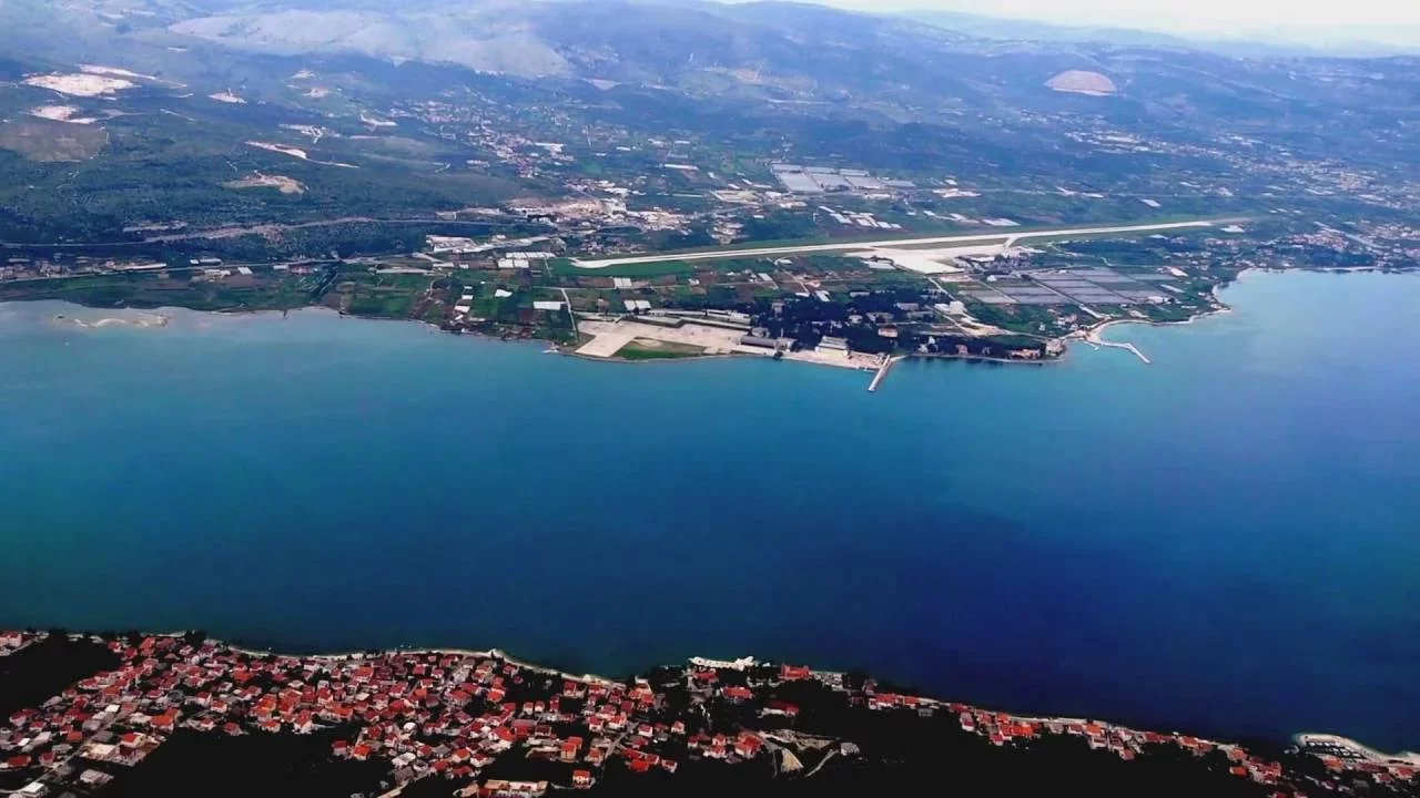 Landing Split Airport