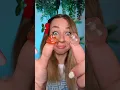 Download Lagu Het eten van gepelde zachte gelei snoepjes met perziksmaak 🍑
