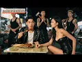 Download Lagu Chàng trai nghèo bị sỉ nhục khi ăn mì, nhưng không ai ngờ anh chính là Chiến Thần vô địch!