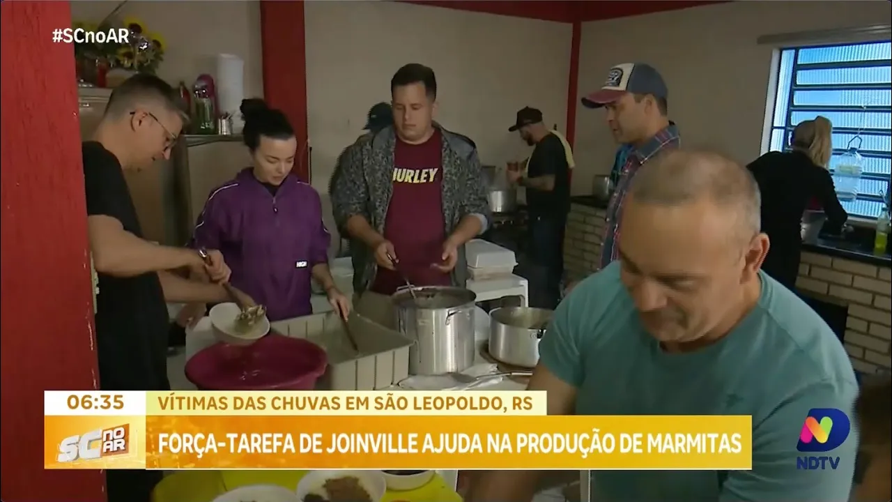 Voluntários de Joinville preparam 300 marmitas por dia em São Leopoldo, no RS