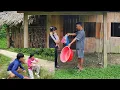 Download Lagu The kindness of two Vietnamese men, unconditionally helping a single mother for 3 days