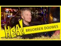 Download Lagu Fans en verlichte trekkers van de broers Douwes | HEA!