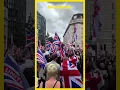 Download Lagu Tienduizenden Britten de straat op in Londen om tegen massa-migratie te demonstreren