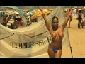 Brasilenas muestran sus senos demandan igualdad y libertad en playas