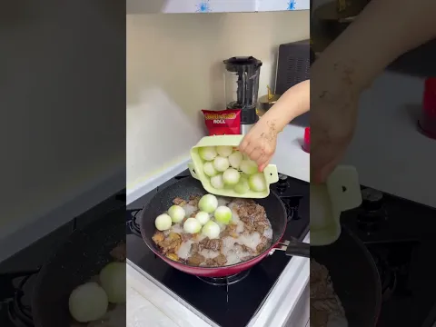 بنت صغيرة تصنع ألذ وجبة!