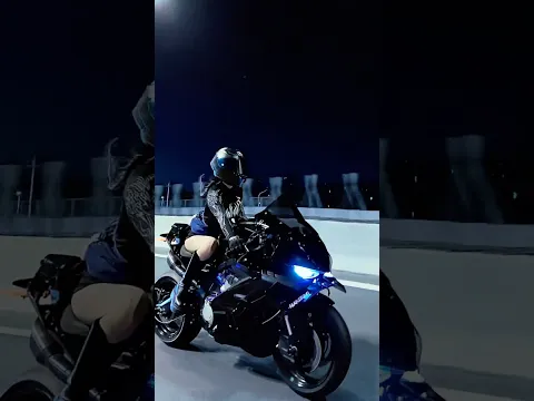 Let's go race moto rider lady