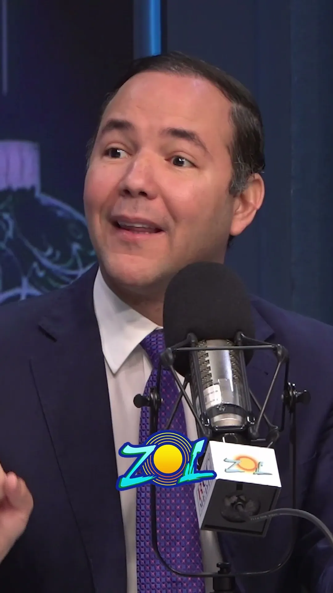 EL GOBIERNO 4BUS4 DE LOS DECRETOS DE EMERGENCIA