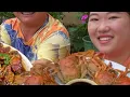 Download Lagu 秋风起，丈母娘送螃蟹给亲家尝鲜，香辣蟹真够味。