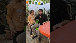 بابا يابابا رد علي يابابا فلوس اهربوا 