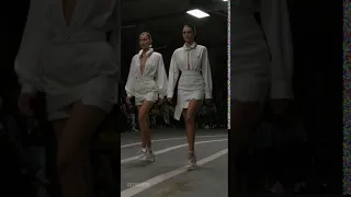 Bella Hadid Kendall Jenner Walk For Off White  Bella Hadid Kendall Jenner Walk For Off White