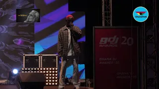 bosom p yung performs at ghana dj awards