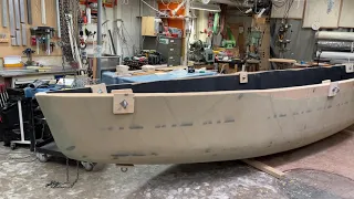 The weight of the hull of Exlex the canoe yawl laminated outside and inside is 161 kilos