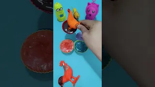 دجاجتي الكبيرة تعيش في الحظيرة 