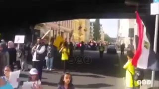 رصد | مصريون في طريقهم للاعتصام أمام السفارة المصرية ببرلين اعتراضًا على زيارة السيسي رصد | مصريون في طريقهم للاعتصام أمام السفارة المصرية ببرلين اعتراضًا على زيارة السيسي