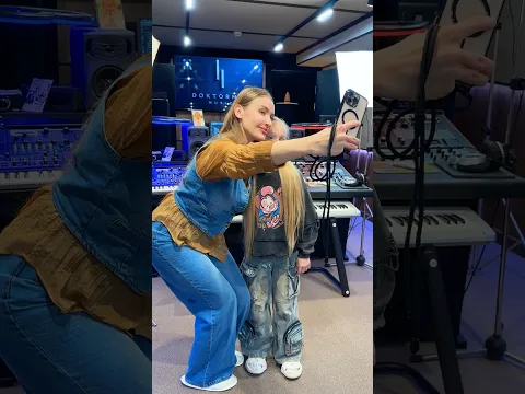 Смешной момент 🤣🙌 Оливия на вокале 🎤