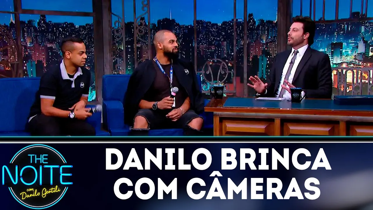 Danilo Gentili brinca com câmeras | The noite (14/11/18)