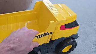 Review of the Tonka Mighty Dump Truck Toy