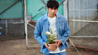 بيدخل السجن ظلم فيقرر يهرب من السجن وينتقم لكن بيجبروه هو ومجموعه مساجين يحاربوا بعض علشان يعيشوا 