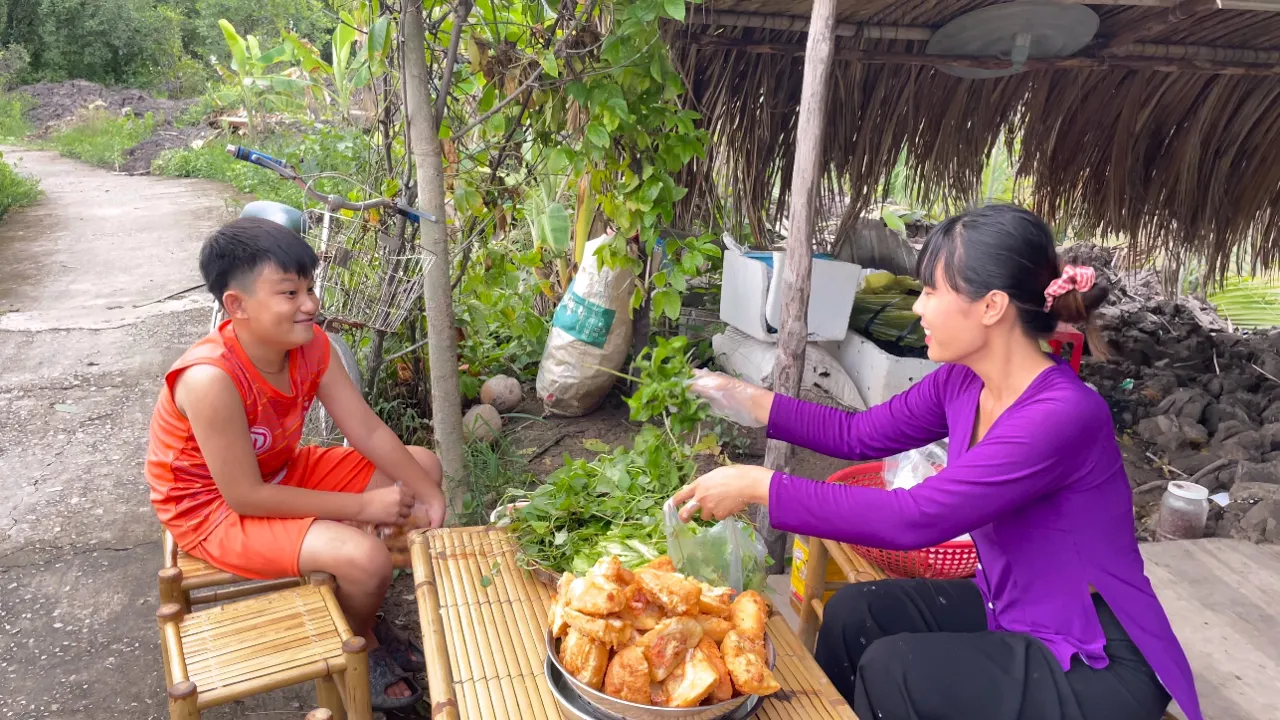 HÔM NAY BÁN BÁNH MÌ CHIÊN TÔM GIÒN RỤP RỤP CÁC BÉ TRONG XÓM KHỎI ĂN CƠM CHIỀU | thôn nữ cà mau