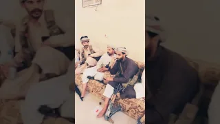 الشيخ علي سالم الحريزي برفقة قبائل مارب أثناء تحكيمهم لأحد قبائل المهرة 