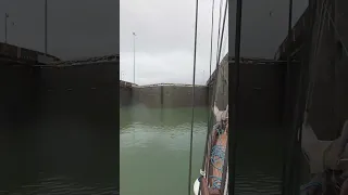 Timelapse – Locking out of the Panama Canal (26m / 85′ down!) and out into the Atlantic Ocean