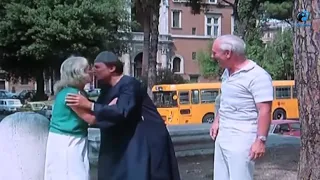 الساعه بخمسه جنيه  والحسابه بتحسب دندنها