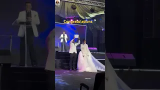 لحظة جميلة  استلم كروس أوكونكو وزوجته تشينونسو شهادة زواجهما  ألف مبروك  دندنها