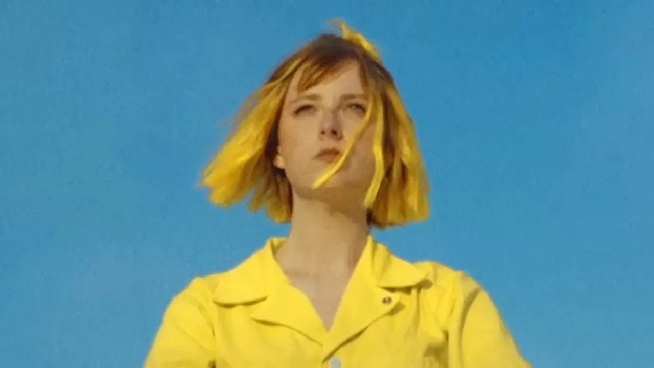 Tessa Violet - Bad Ideas (Official Music Video) Tessa Violet - Bad Ideas (Official Music Video)