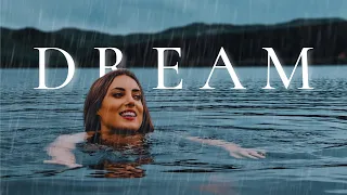 السباحة البرية تحت المطر وتحقيق حلمك خريف دافئ في منطقة البحيرة 