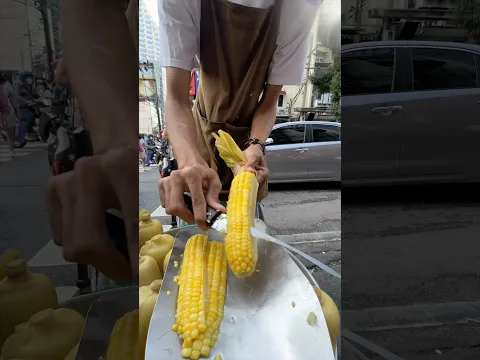 Satisfying Boiled Corn Slicing in Bangkok