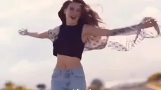 اغمزيني بعينك ياروحي بغمزة ببيع الكون وهمو 