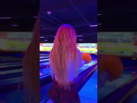 How's that?😜  #gorgeous #blonde #fashiontrends #bowling